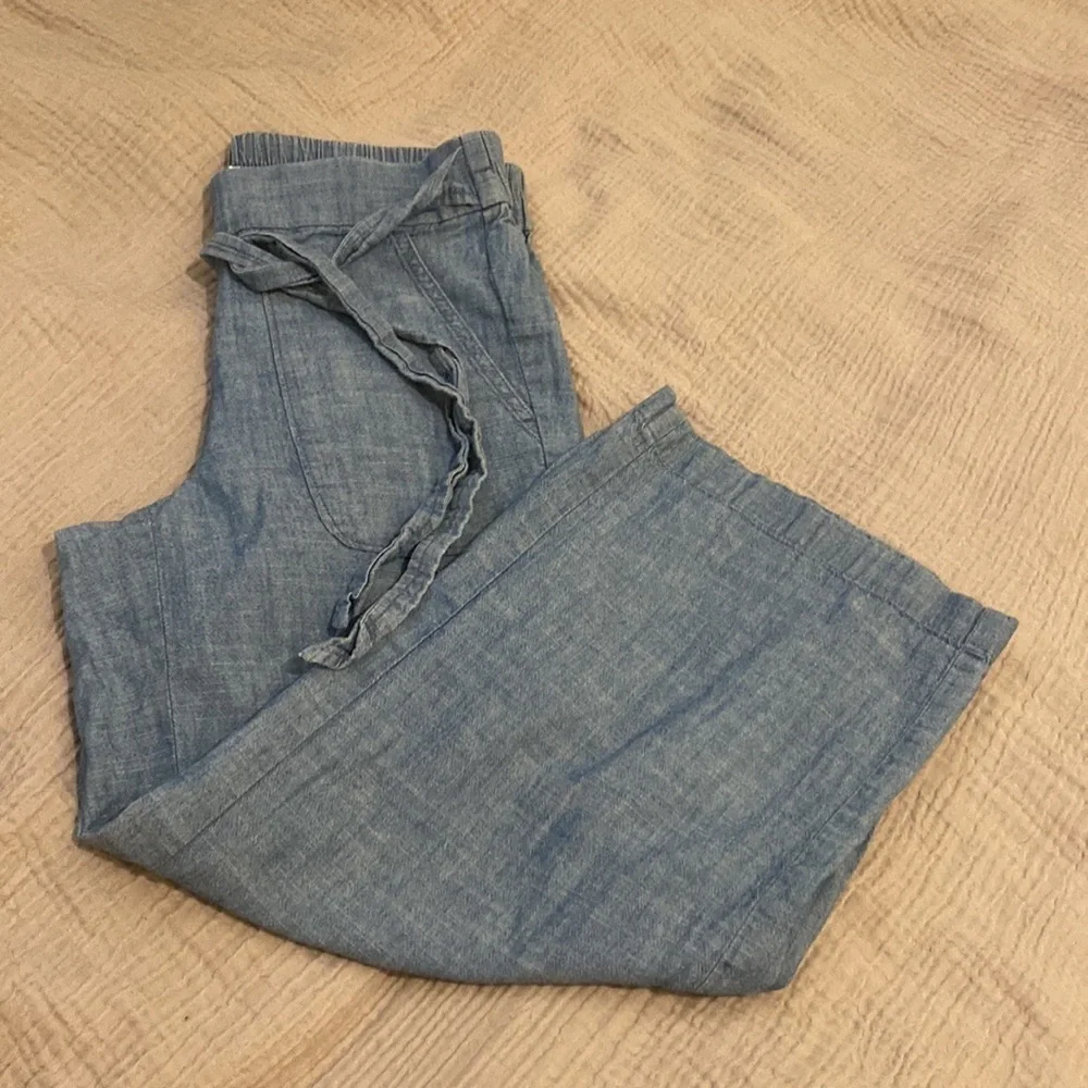J. Crew blue cotton crop pants in very good condition. Size 2